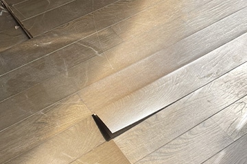 フローリングの剥がれ